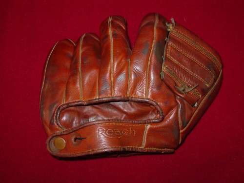 Joe DiMaggio Reach 233 Back