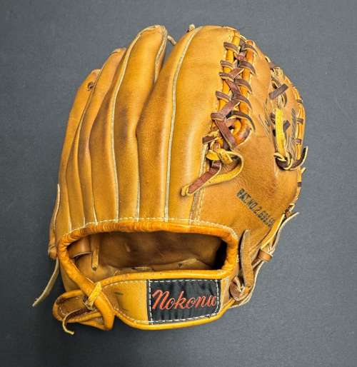 Don Mossi Nokona TST20 Back