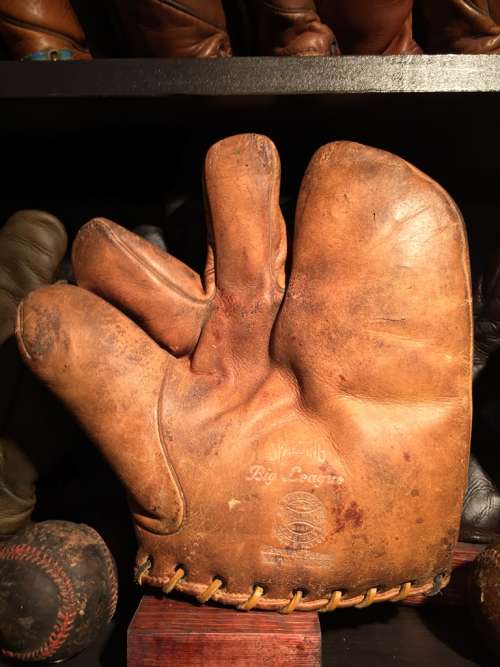 Spalding Big League 3 Finger Front