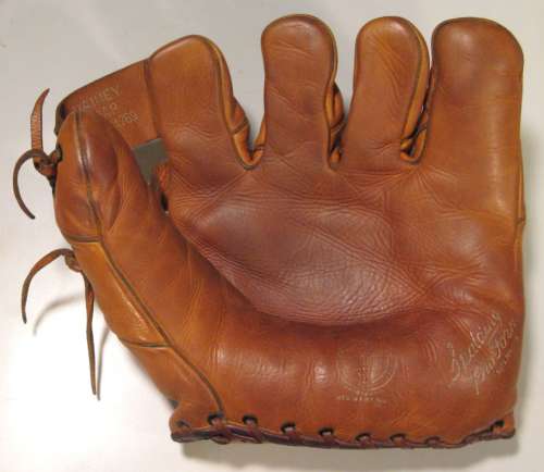 Spalding Pro Form With Rainey Trap Web Front
