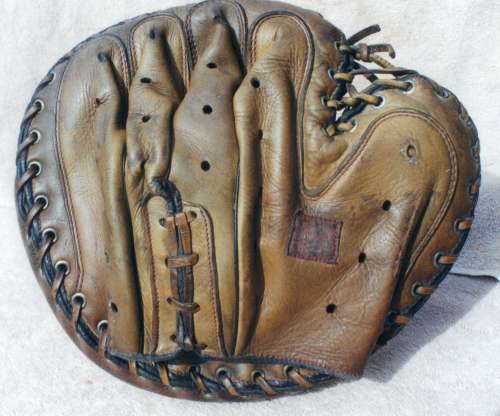 Spalding Vent Hole Catchers Mitt Back